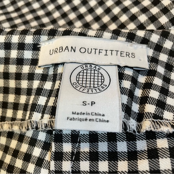 Urban Outfitters Black and White Gingham Mini Skirt with Side Pockets Size Small - Picture 5 of 9